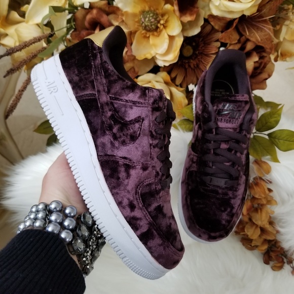 Nike Air Force 1 '07 Premium Velvet Shoes - Picture 2 of 8